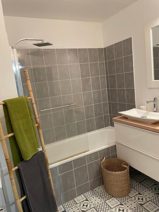 Studio 28 M2 & Jardin Privatif 20 M2 Montigny-le-Bretonneux Exteriér fotografie