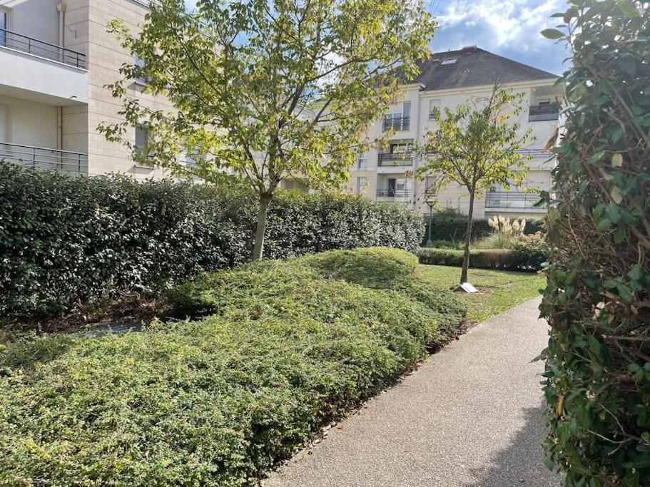 Studio 28 M2 & Jardin Privatif 20 M2 Montigny-le-Bretonneux Exteriér fotografie