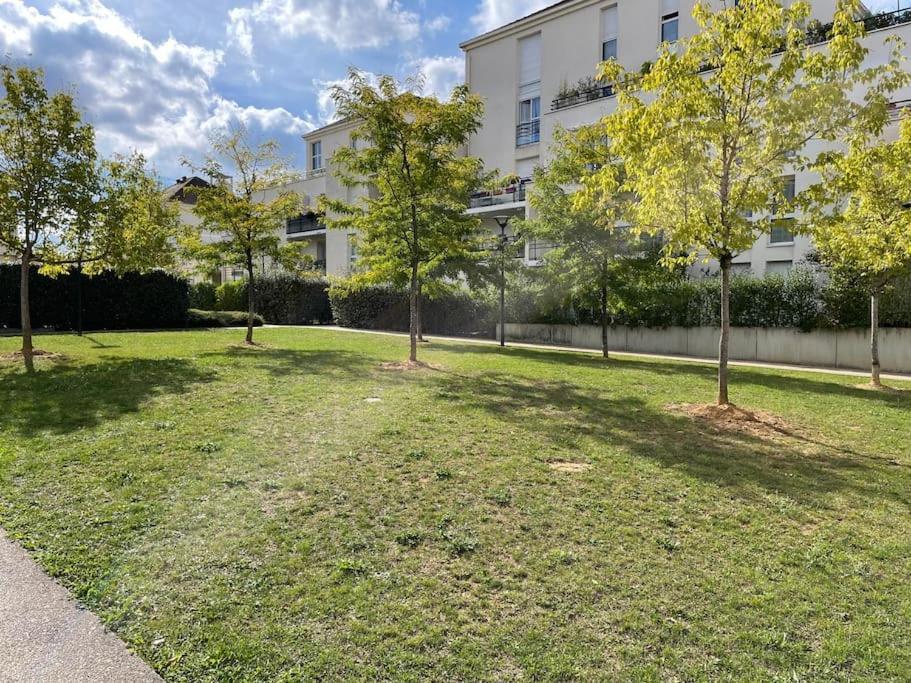 Studio 28 M2 & Jardin Privatif 20 M2 Montigny-le-Bretonneux Exteriér fotografie